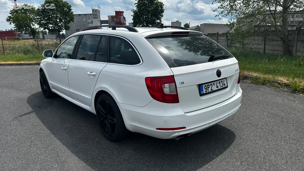 ŠKODA SUPERB 2.0 TDI - fotka 3