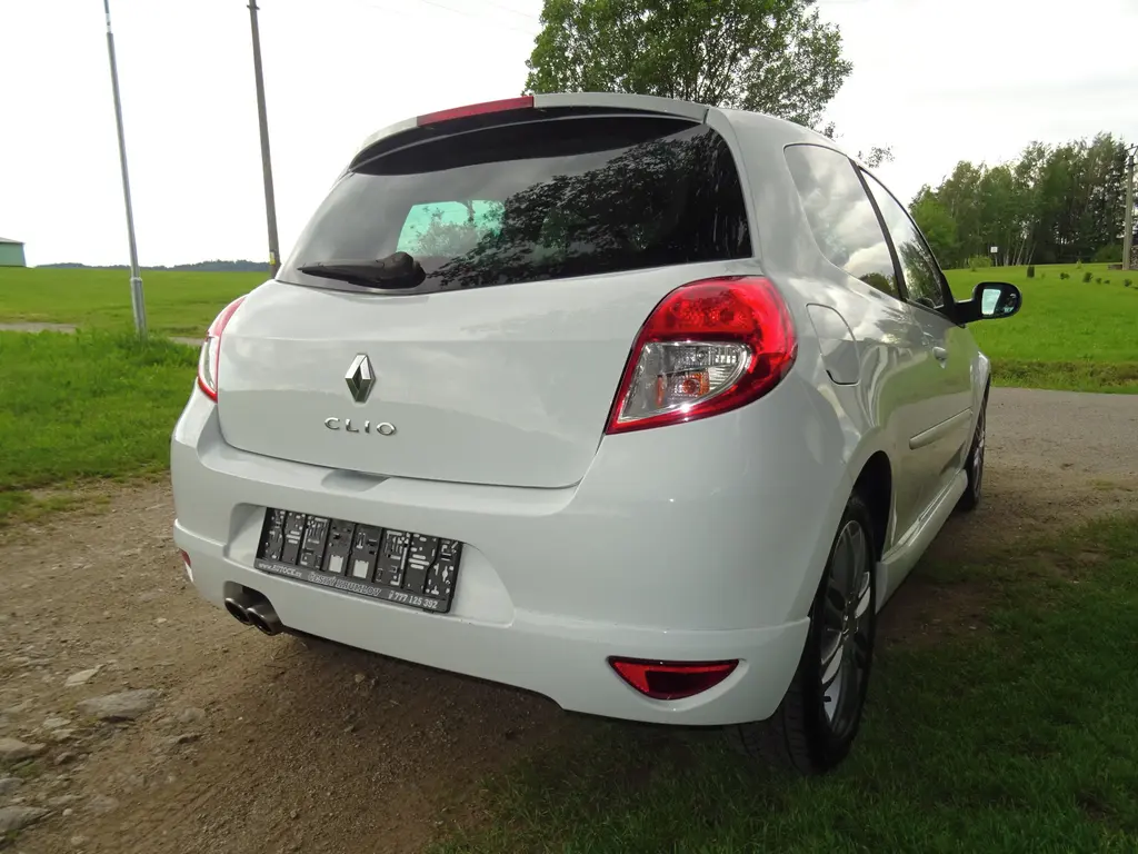 Renault Clio 1,6 GT 94kW nová STK, pěkná výbava - fotka 2