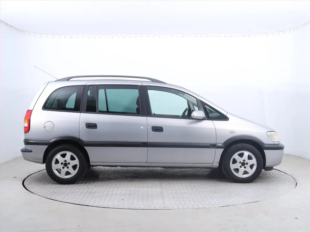 Opel Zafira, 2.2 16V, 7 míst, po STK, Tažné - fotka 6