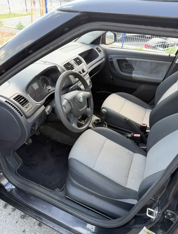 Škoda Fabia 1.2 Nová Stk - fotka 5