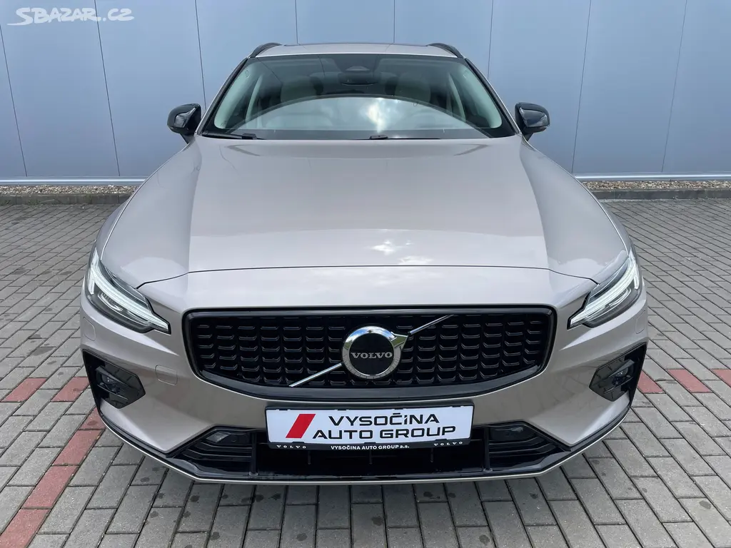 Volvo V60, B4 FWD ULTRA Dark - fotka 3