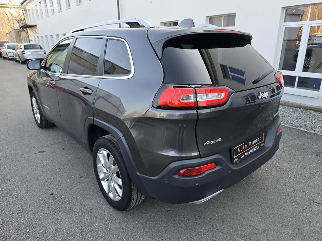 Jeep Cherokee, 2.2 147kW 4x4 LIMITED KŮŽE NAV - fotka 5