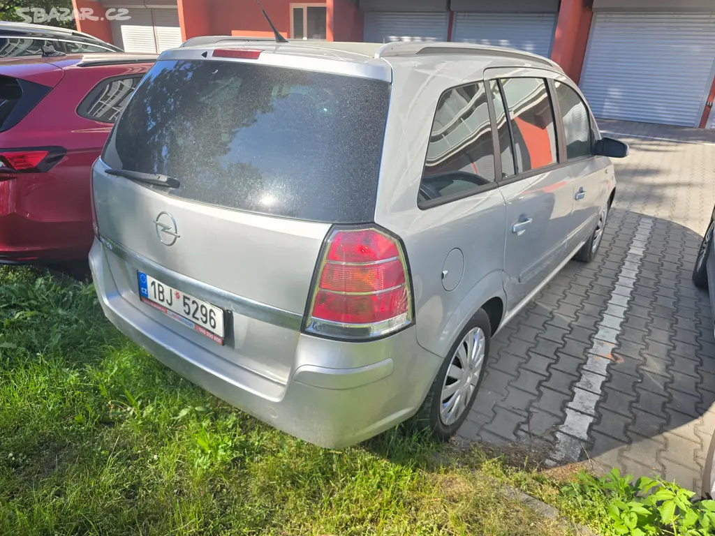 Opel Zafira B 1.6 16V (77 kW) | 7 míst - fotka 4