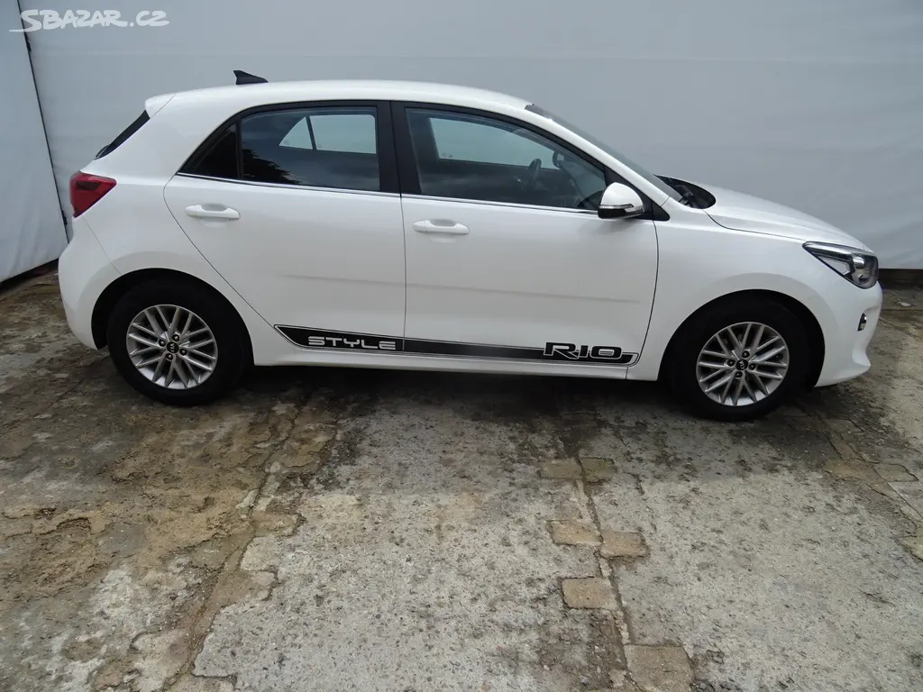 Kia Rio 1.2i,61kW,1majČR,s.kniha,navi,81tkm - - fotka 5
