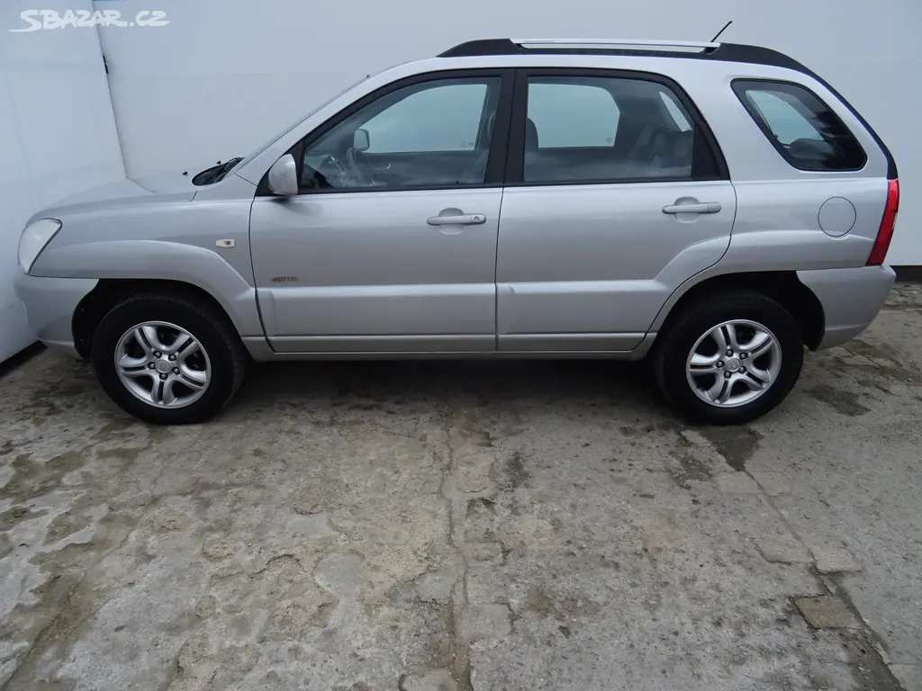 Kia Sportage 2.0i,104W,4X4,klima,ESP - fotka 4