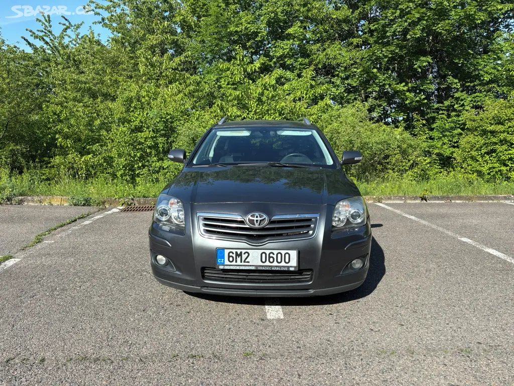 Toyota Avensis 2,4 Kombi, automat - benzin - 120KW