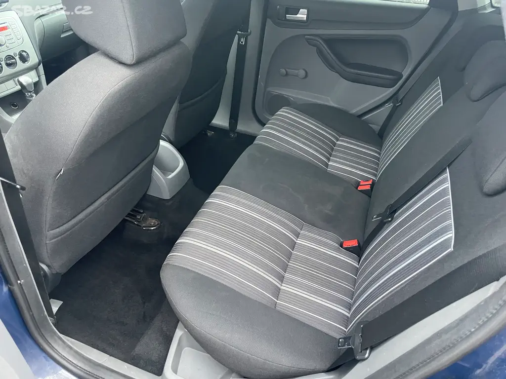 Prodám Ford Focus kombi, r.v. 2009, 1.6i 74kw - fotka 6