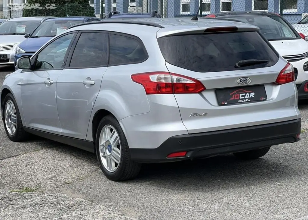 Ford Focus 1.6i KLIMATIZACE NAVI ALU KOLA manuální - fotka 5