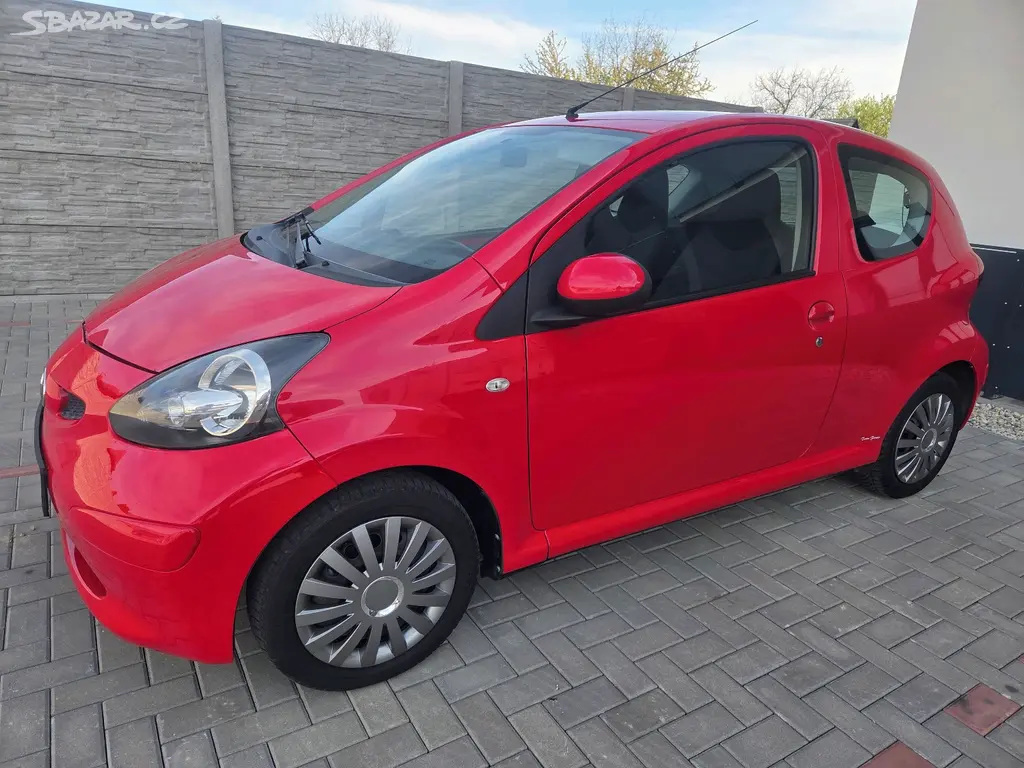 Toyota Aygo 1.0i AUTOMAT jen 113tkm - fotka 2
