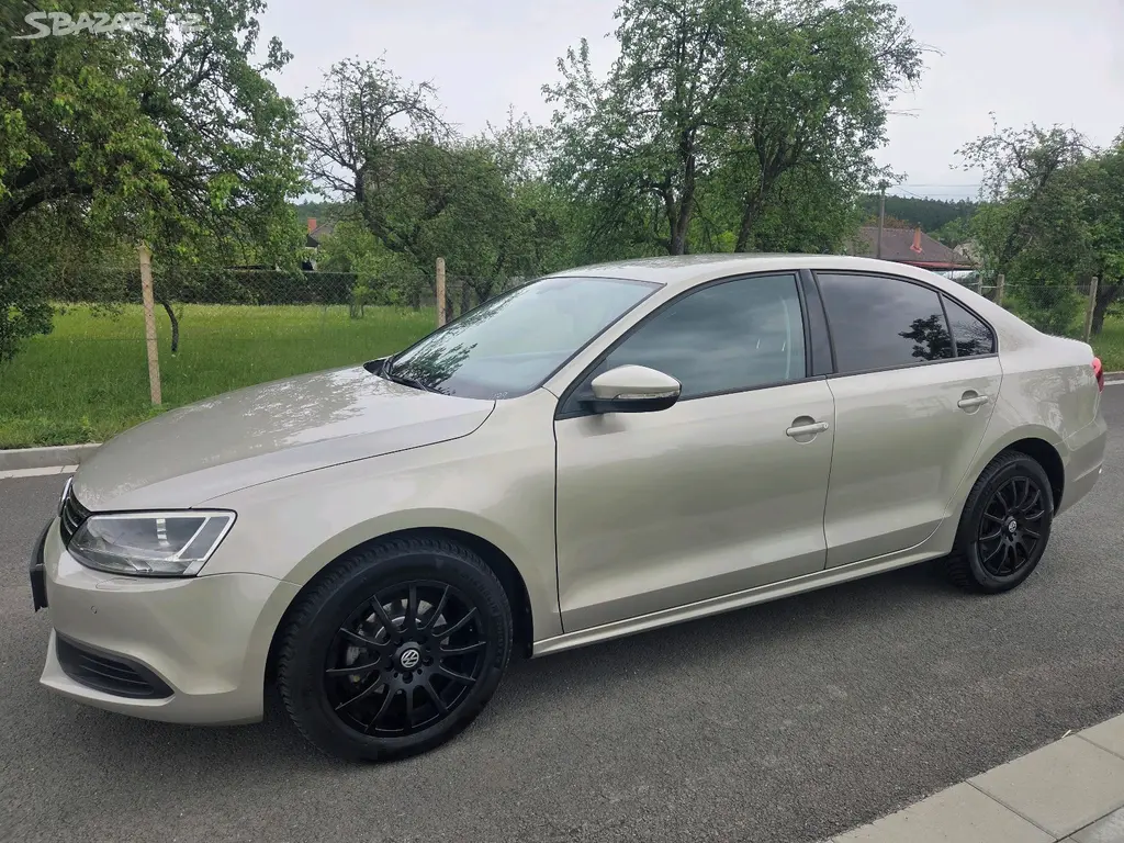 Volkswagen Jetta 1.2 tsi 77kW rok 2012 - fotka 3