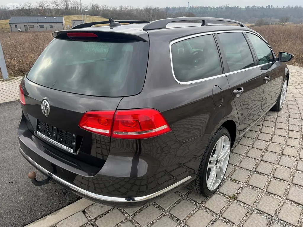 Volkswagen Passat B7 2.0 TDI Combi DSG tažné - fotka 4