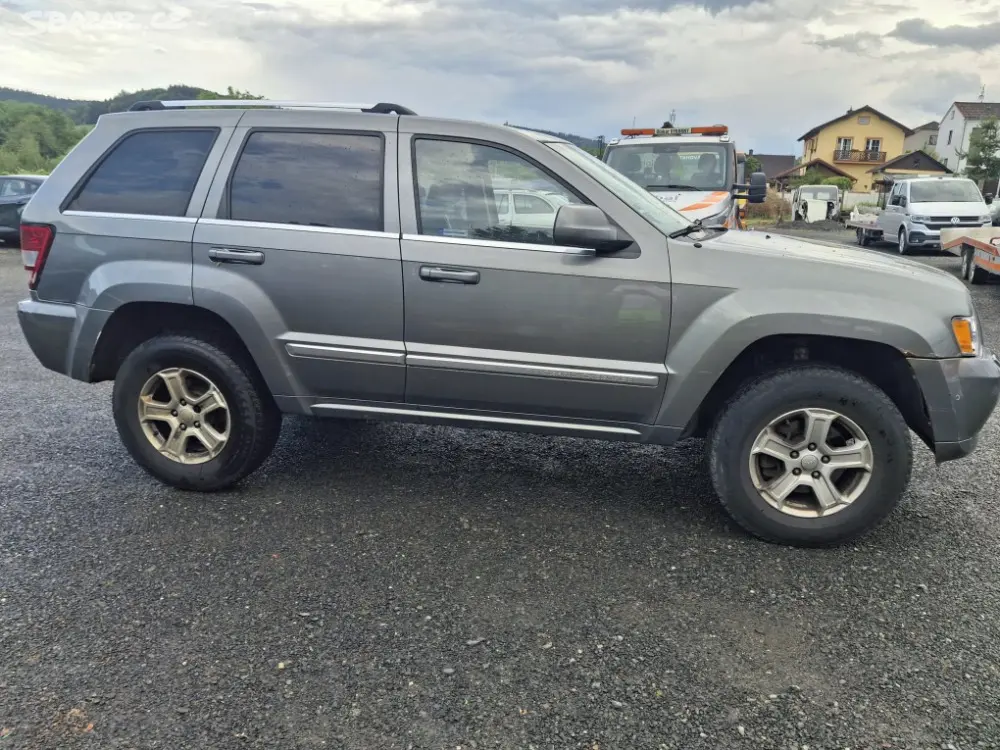 Jeep Grand Cherokee WH 3,0 CRD Overland 4x4 - fotka 4