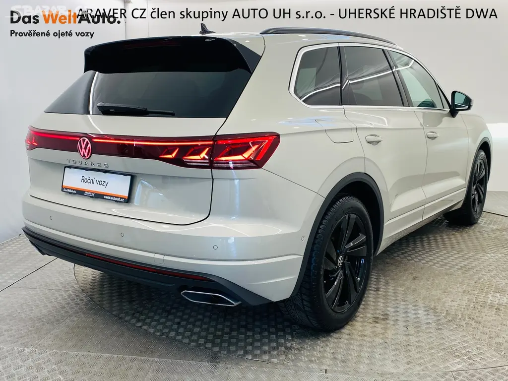 Volkswagen Touareg, 3,0TDI 210 kW Elegance 4x4 - fotka 2