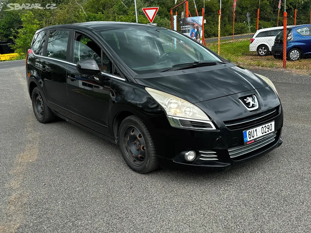 Peugeot 5008 1.6HDi, 7mist, r.2011, stk, klima - fotka 2