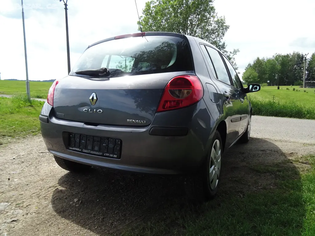 Renault Clio 1,2i 55kW automatická klima - fotka 2