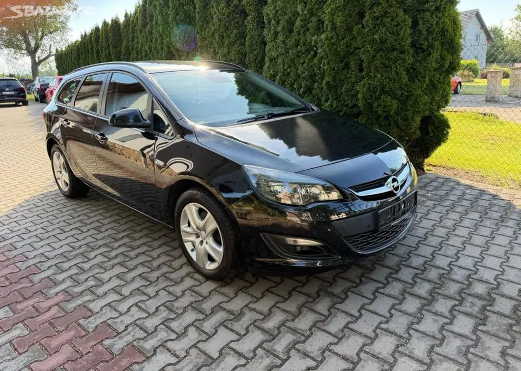 Opel Astra 2,0TDCi / 121kw Sport tourer nafta - fotka 3