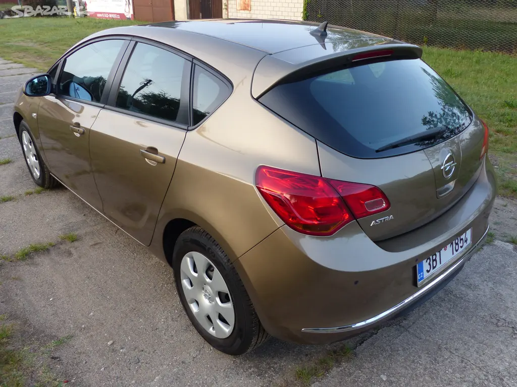 Opel Astra 2014 - fotka 6