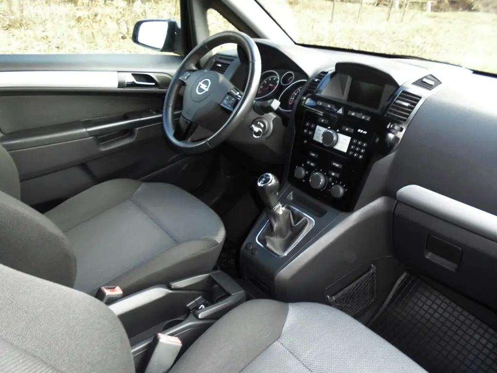 Opel Zafira B 1.8 103 KW rok 2011, 7 míst - fotka 6
