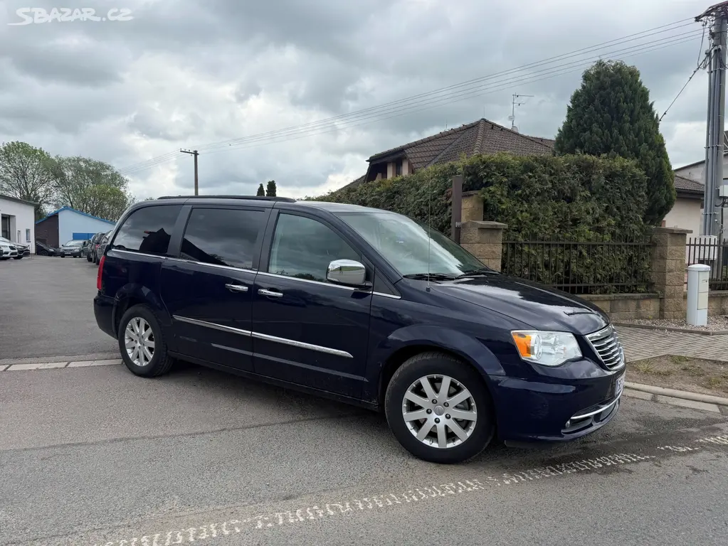 Chrysler Town Country 3,6 Limit DVD Śíbr 2012