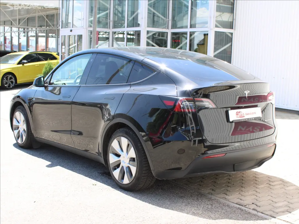 Tesla Model Y, Long Range Dual Motor AWD - fotka 4