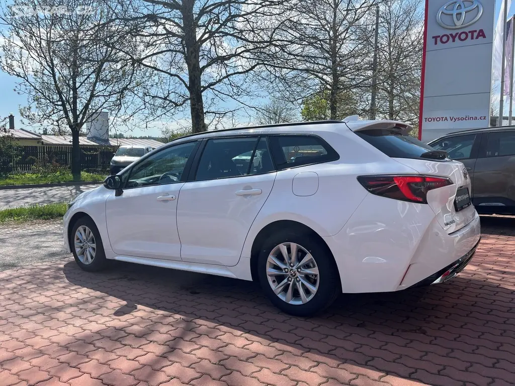 Toyota Corolla, 1.8L hybrid CVT (2x4) Comfort - fotka 5