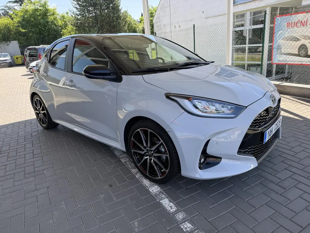 Toyota Yaris, 1,5 Hybrid GR-Sport JBL - fotka 3