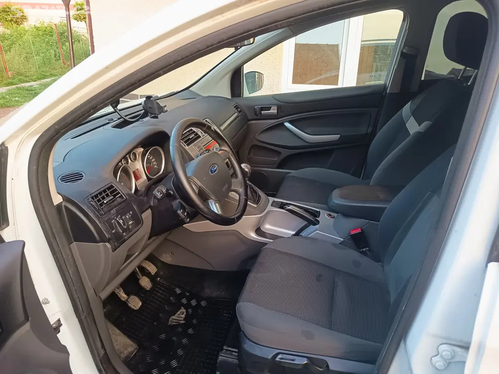 Ford Kuga 2.0 TDCi 103 kW, STK 2026, po servisu - fotka 5