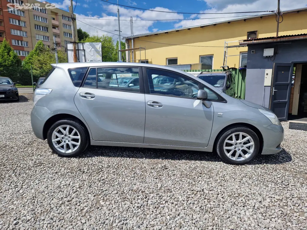 Toyota Verso,2.2D-4D,110KW,AUTOMAT,7MÍST,2011 - fotka 6