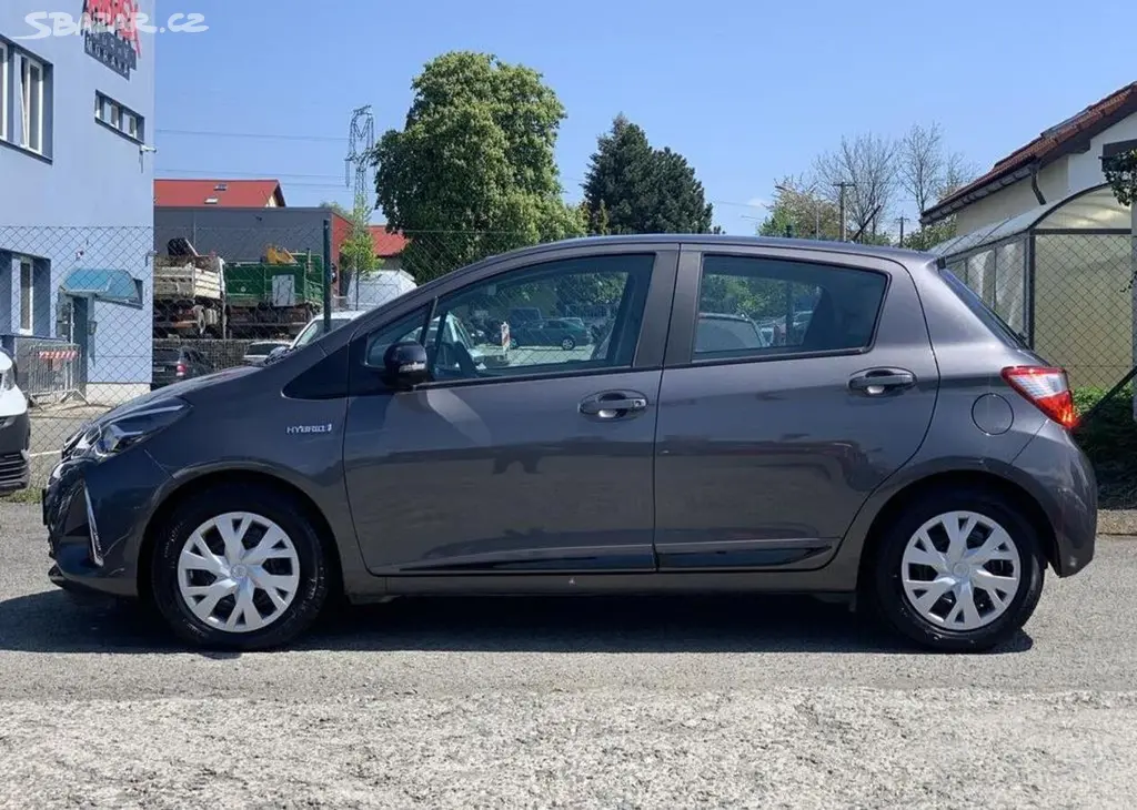 Toyota Yaris 1.5i HYBRID AUTOMAT odp.DPH - fotka 4