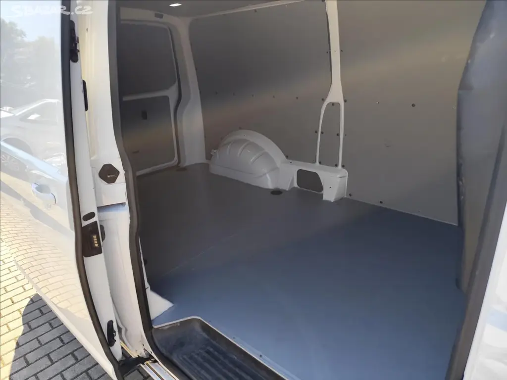 Volkswagen Transporter, T6.1 2,0TDI 110KW L2 DSG ROZVO - fotka 4