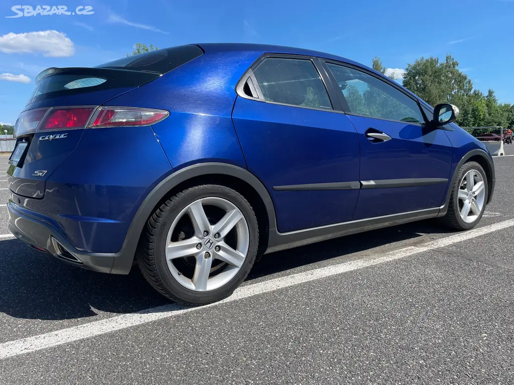 Honda Civic Executive 1.8 i-VTEC 103 kW - fotka 6