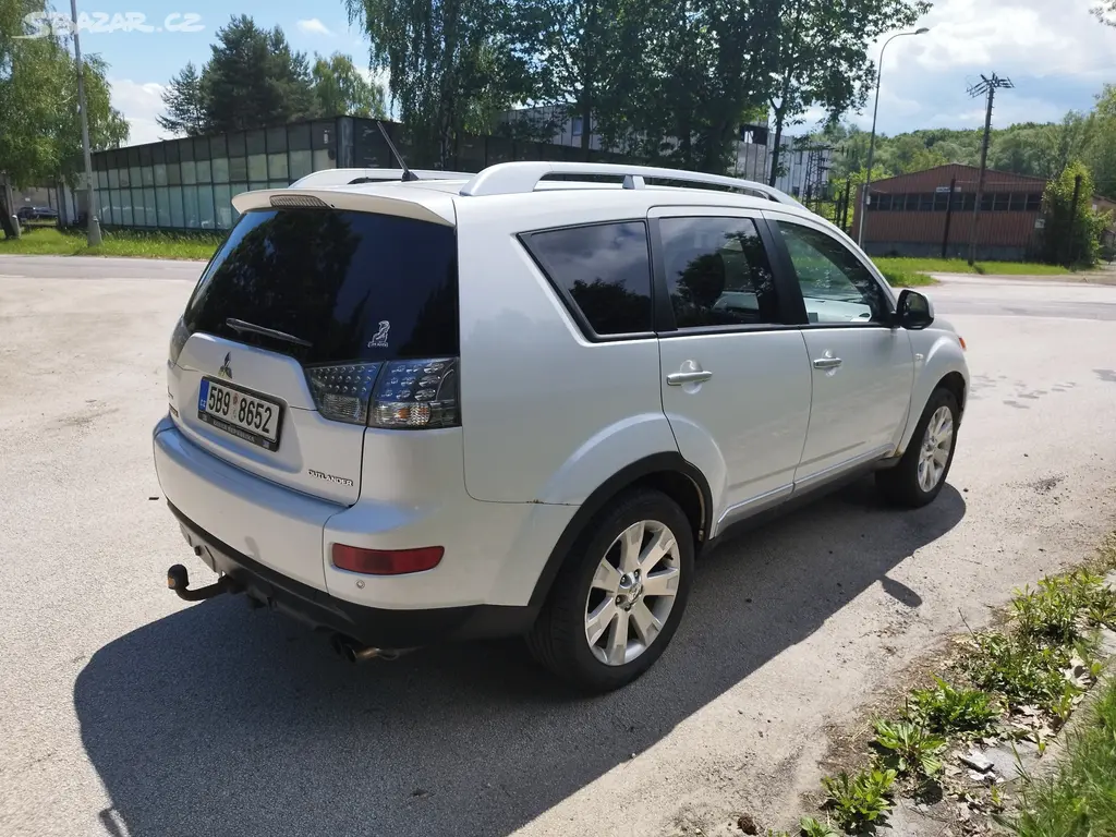 Mitsubishi Outlander 2.0 DI-D 103 kW ČR 4X4 - fotka 6