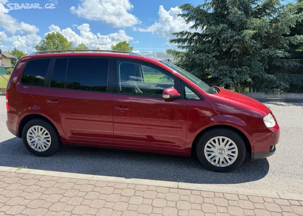 Volkswagen Touran 1,6 FSi/85k Nová STK ,Automat - fotka 2