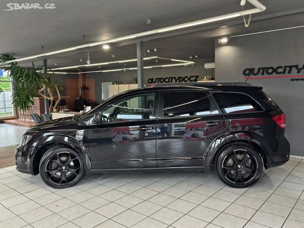 Fiat Freemont, 2.0 MJT 125kW 7MÍST BLACK CODE - fotka 4