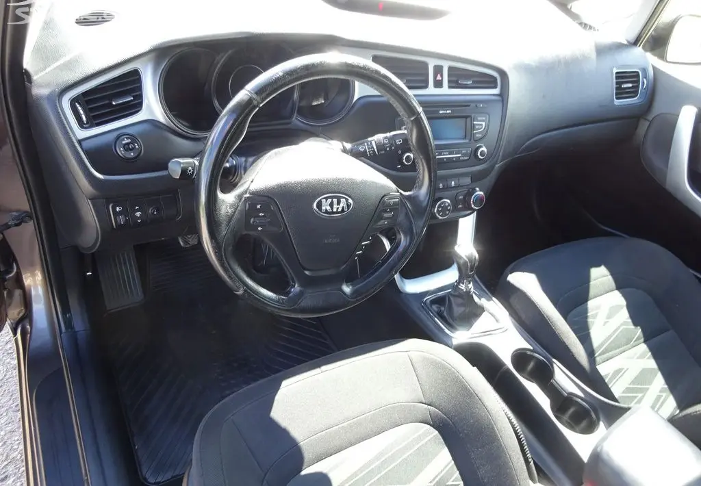 Kia Ceeď 1.4i Combi r.v.2015 (73 kw) Koupeno v ČR - fotka 5