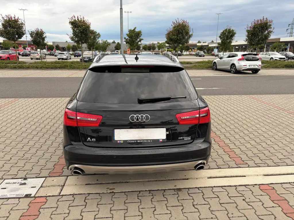 Audi A6 Allroad 3.0 TDi 230kw 4x4 TZ serviska - fotka 4