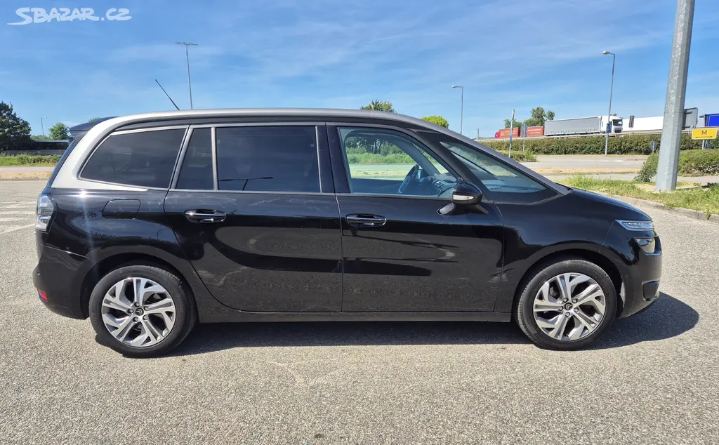 Citroën Grand C4 Picasso, 1.6 115KW LED KEYLESS GO 7MÍST - fotka 4