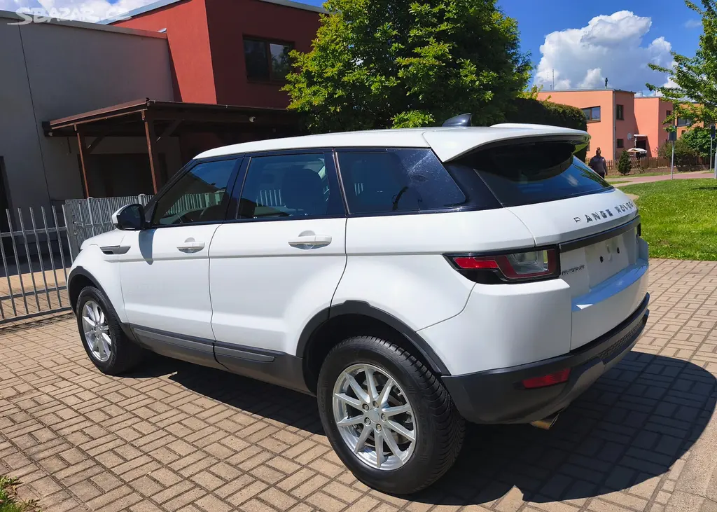 Land Rover Range Evoque 2.0TD4 110kW 4x4 AUTOMAT - fotka 4