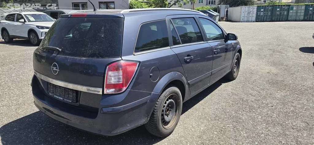 Opel Astra combi 1,6i 2007 - fotka 4