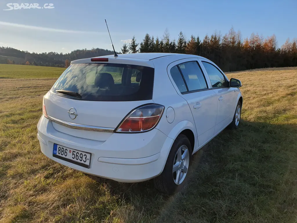 Opel Astra 1.6 85 kW - fotka 4