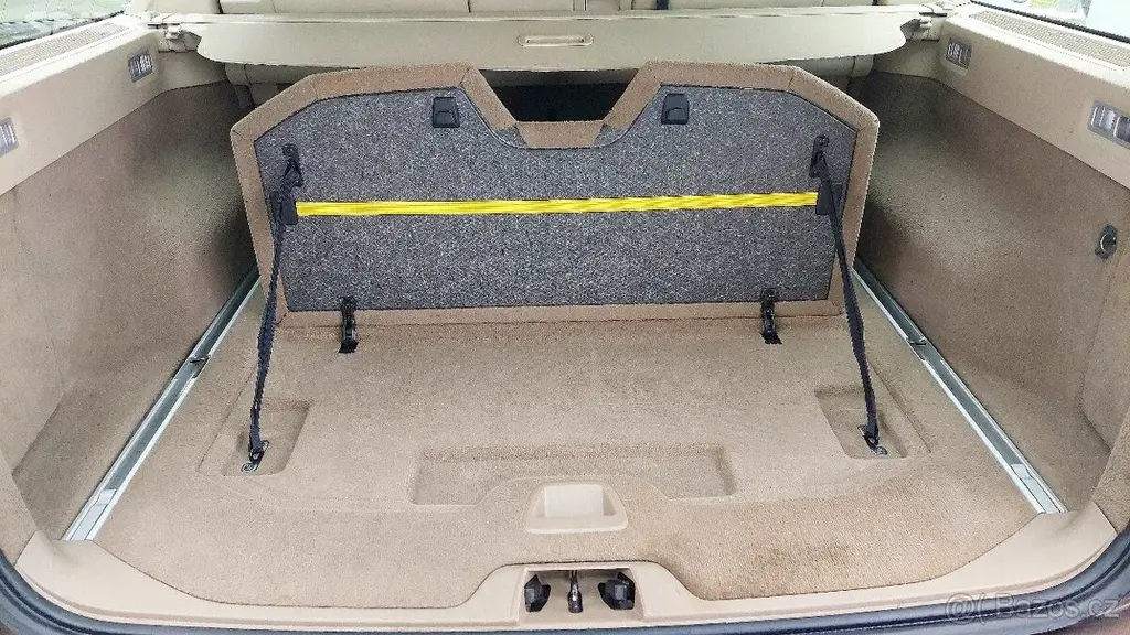 Volvo V70 2,4 D5, 2013, po STK - fotka 4