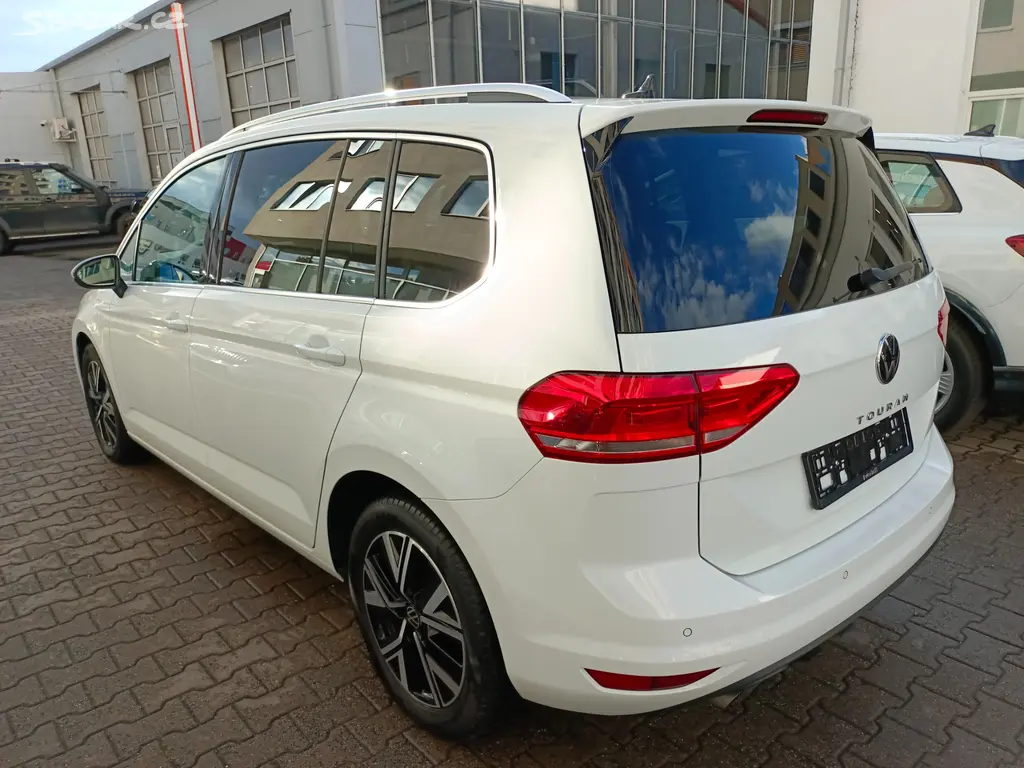 Volkswagen Touran Highline 2.0 TDI 110kW DSG - fotka 4