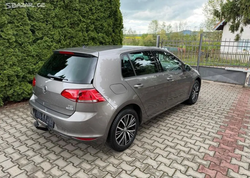 Volkswagen Golf ALLSTAR 1,2 TSi/81kw serviska - fotka 3