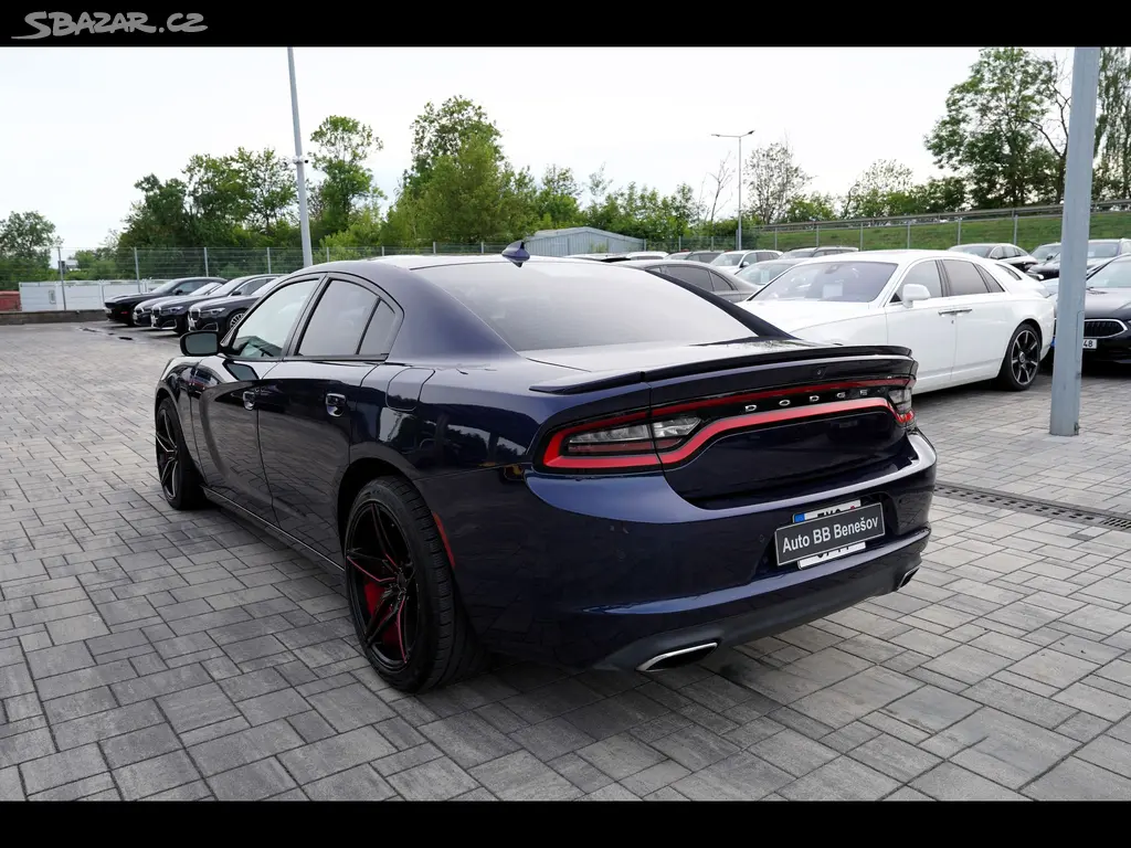 Dodge Charger, 5.7 V8 Hemi/kůže/AT/375 PS - fotka 4