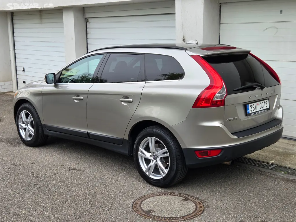 Volvo XC60, 2.0D 120Kw Manuál - fotka 4