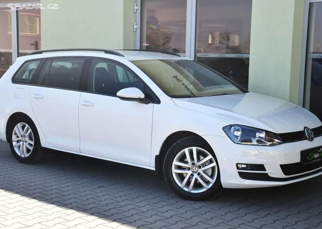 Volkswagen Golf 1.6TDi AUT. AC P.SENZORY TAŽNÉ - fotka 3