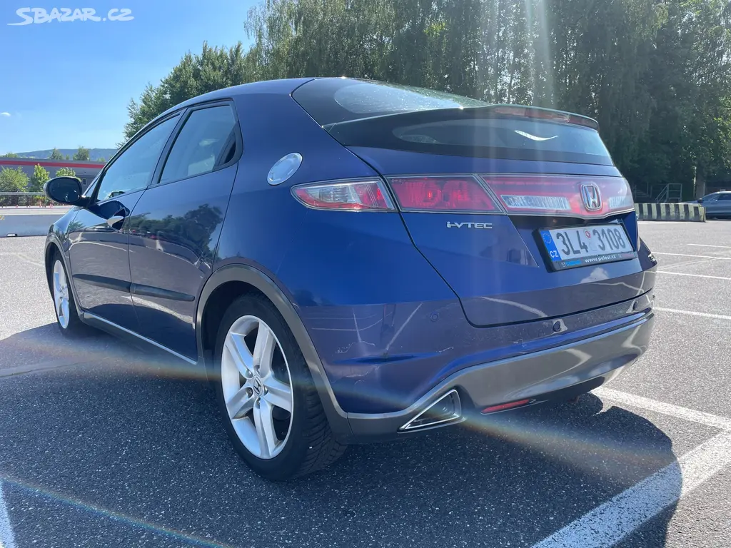 Honda Civic Executive 1.8 i-VTEC 103 kW - fotka 4