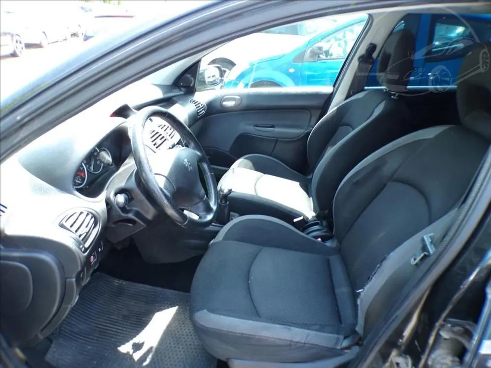 Peugeot 206 1,6 16V TAŽNÉ ZAŘÍZENÍ - fotka 6