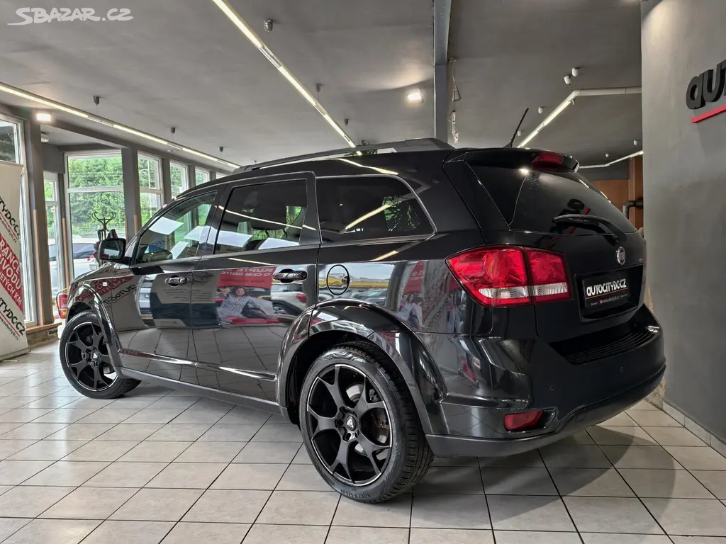 Fiat Freemont, 2.0 MJT 125kW 7MÍST BLACK CODE - fotka 5