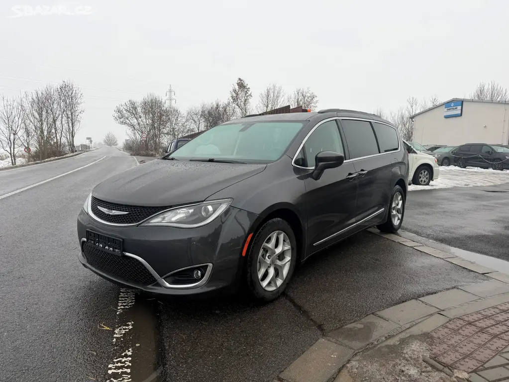Chrysler Pacifica 3,6 Pentastar 8 míst 2017 DPH - fotka 2